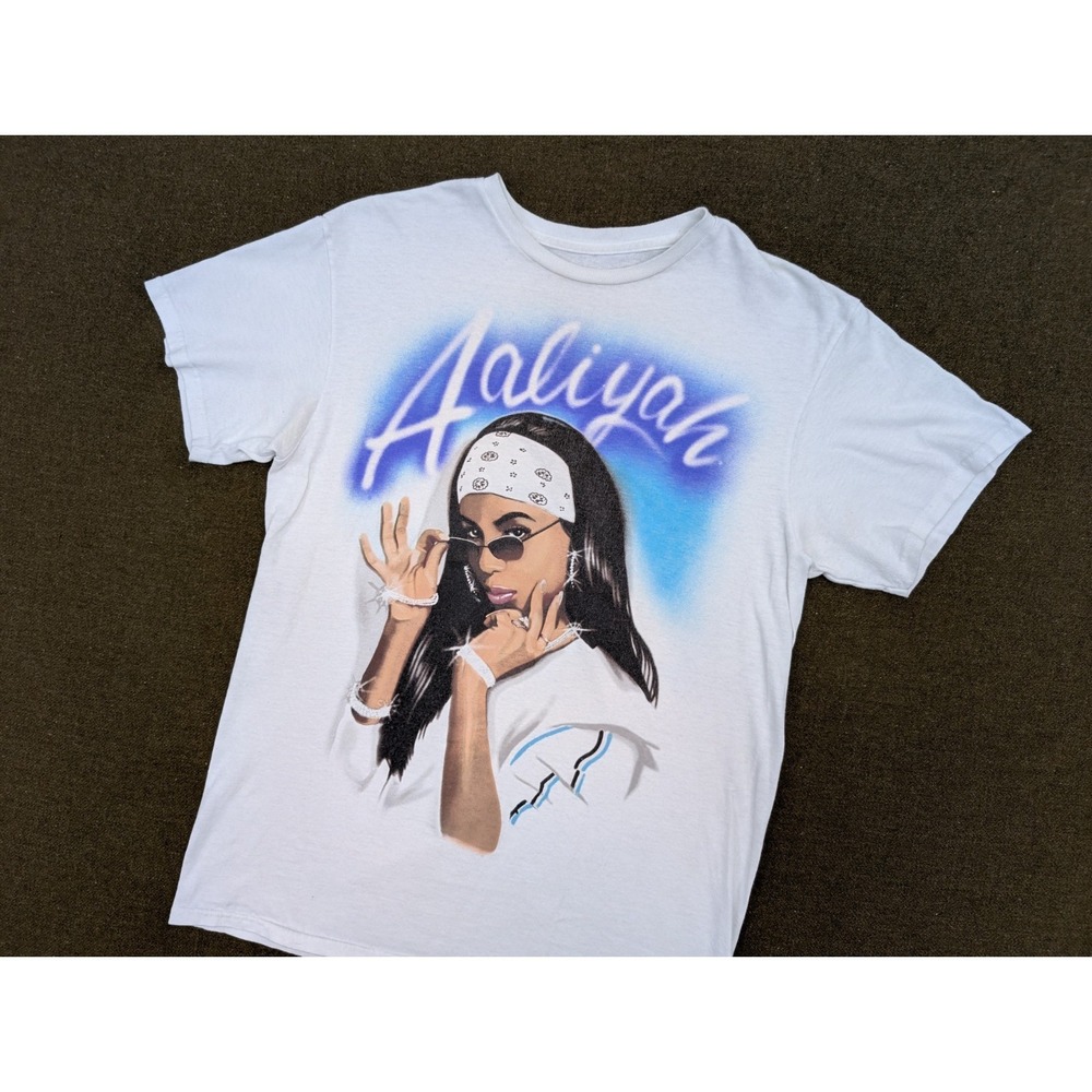 Ripple Junction Aaliyah Airbrushed‎ T-Shirt Men's Size Medium White